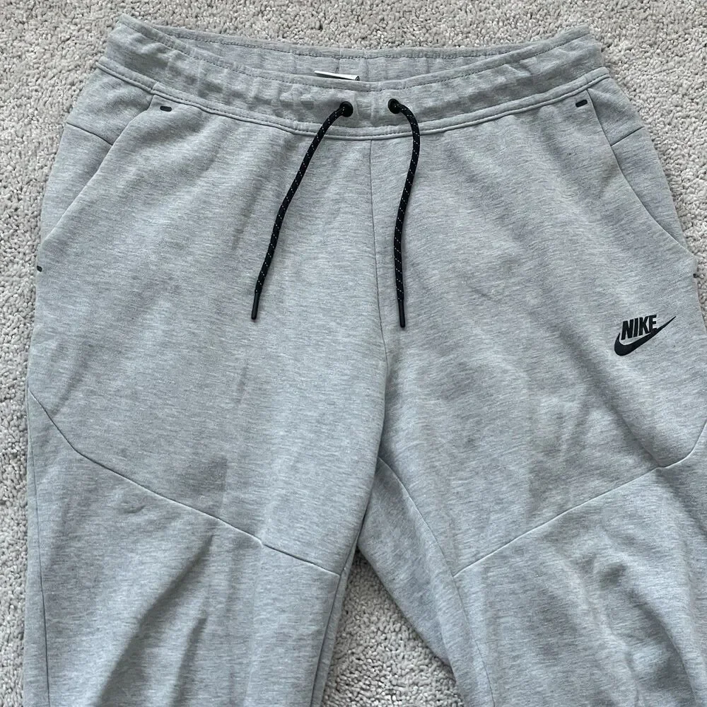 Nike Tech Fleece Jogger Pants Mens Medium Gray Slim Tapered CU4495-063
